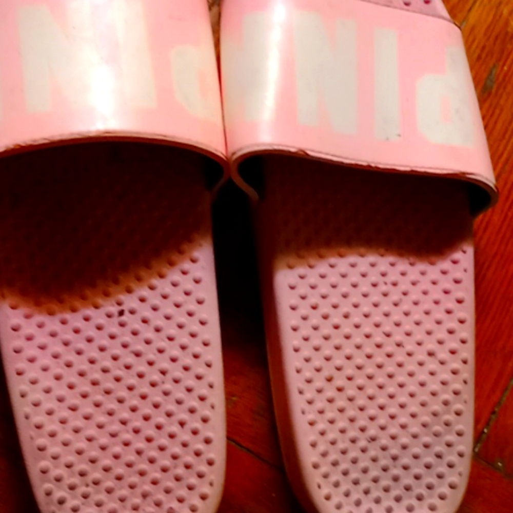 Vs pink slipper size 11 vs brand